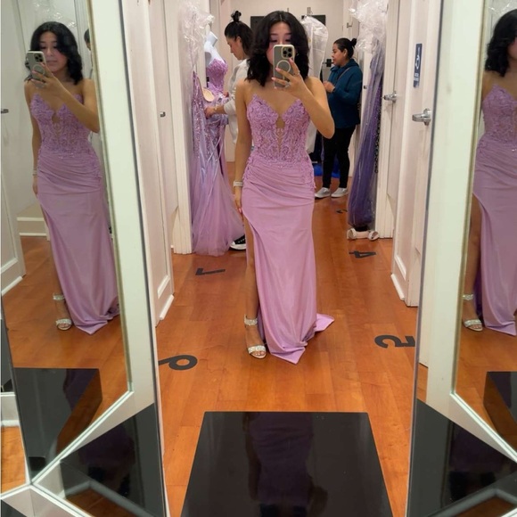 Elegant Lace Bodice Lavender Evening Gown